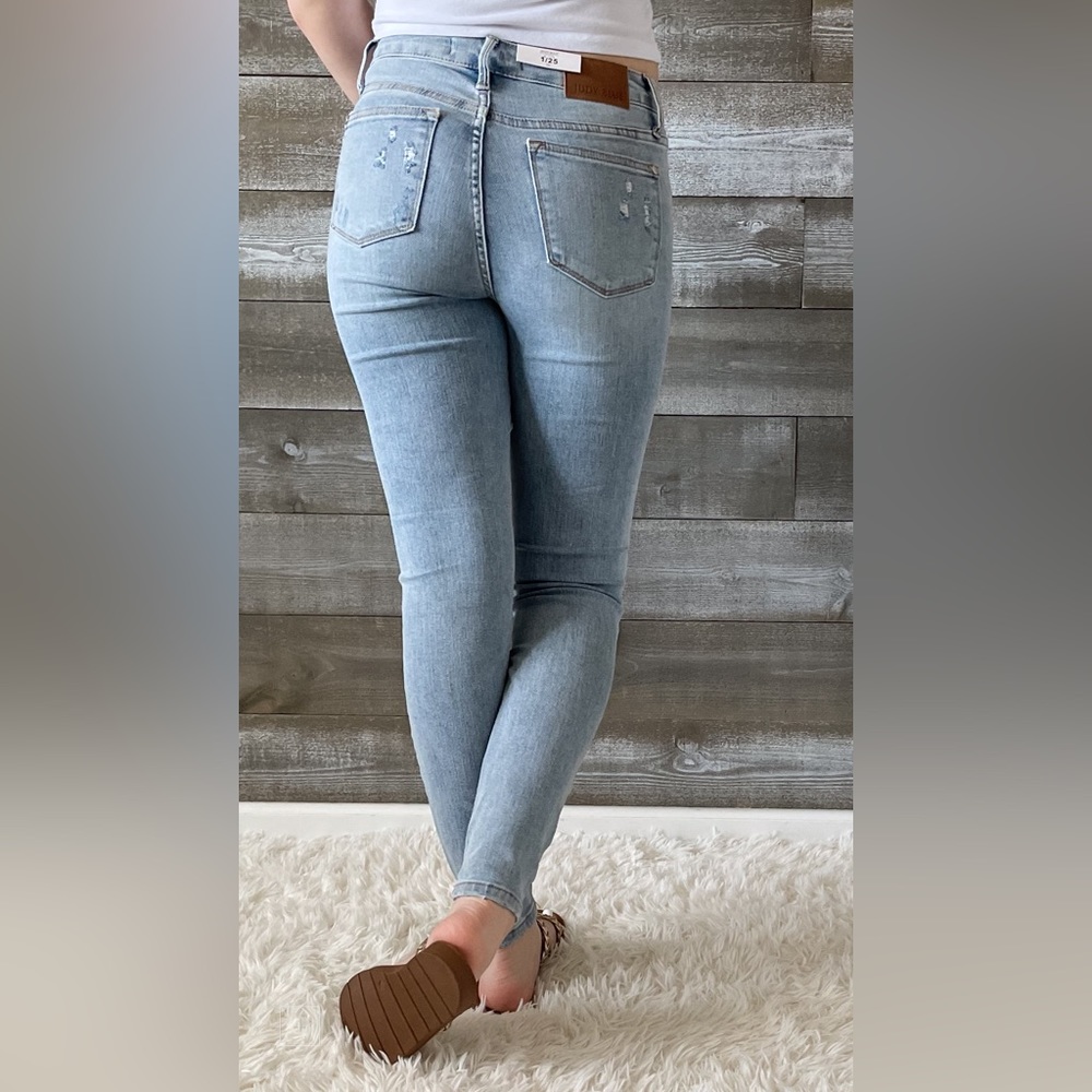 judy blue mid rise tummy control destroyed skinny jeans light wash JB88797REG LT - Picture 11 of 14